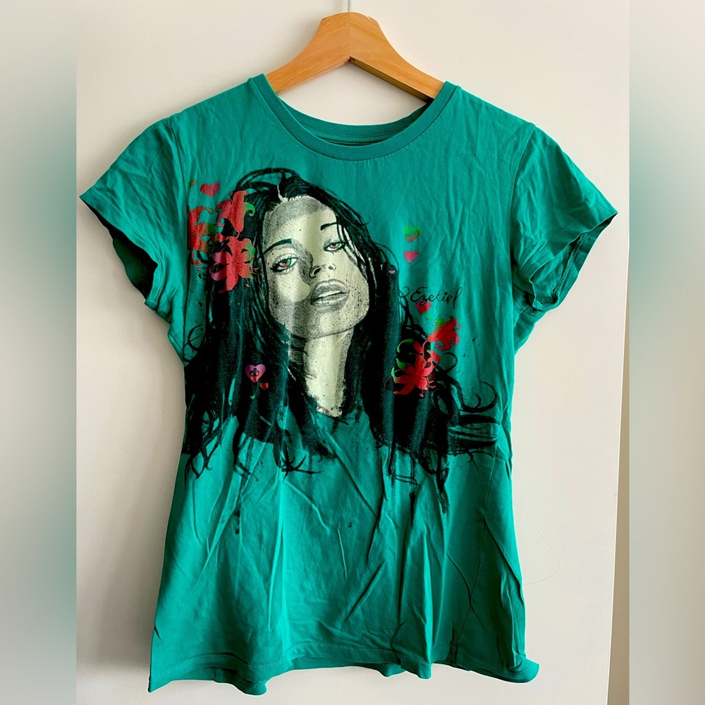 Graphic tee